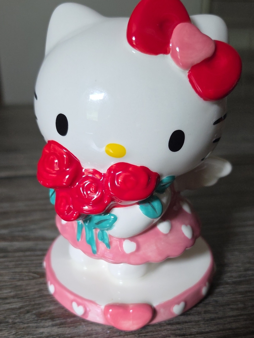 Hello Kitty Red Rose Bouquet Figurine